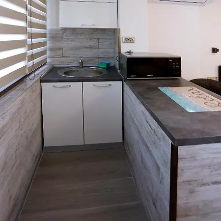 Deluxe 2 Center Burgaz
